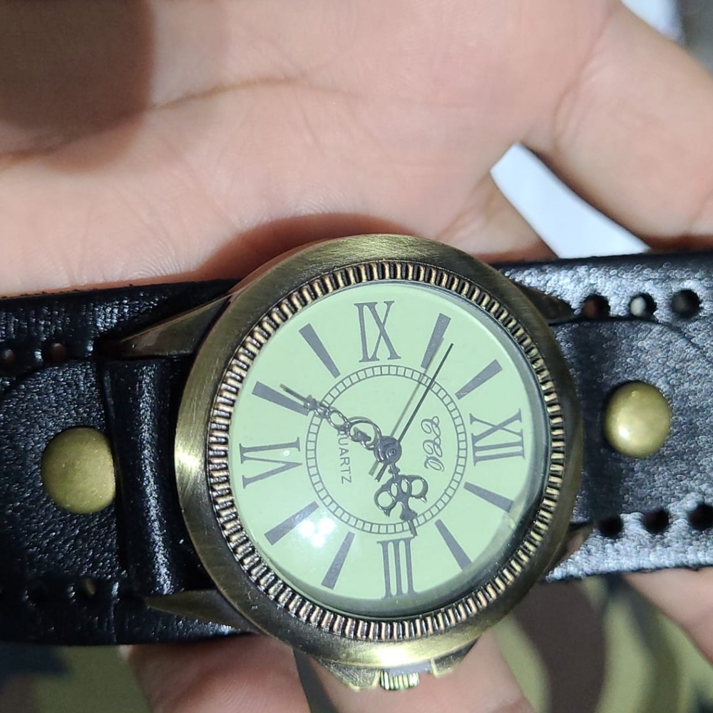HIGH QUALITY WOMAN FASHION WATCHES - Picture 2 of 3